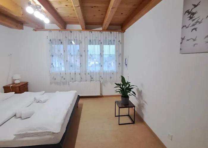 Family-friendly With Alpine View Apartamento