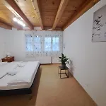 Family-friendly With Alpine View Apartment
