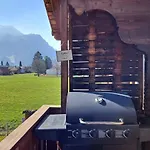 Family-friendly With Alpine View Apartment *